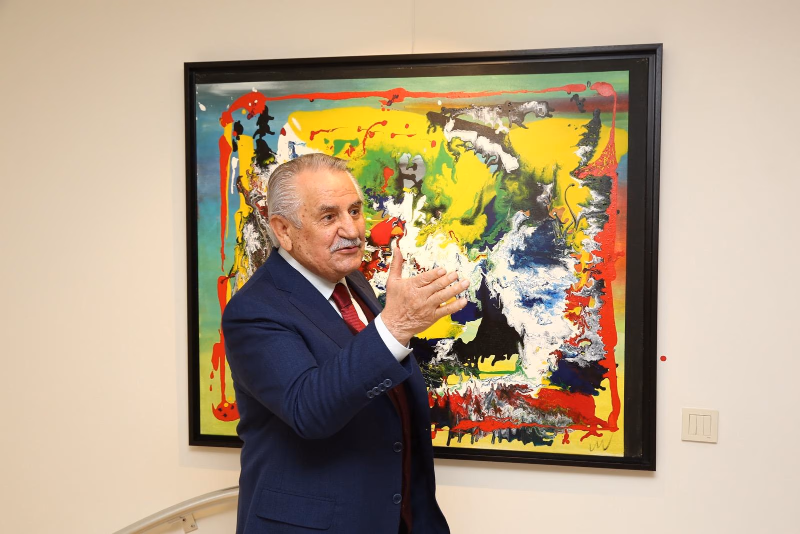 Mahmut Ceylan sergilerinden bir kare.