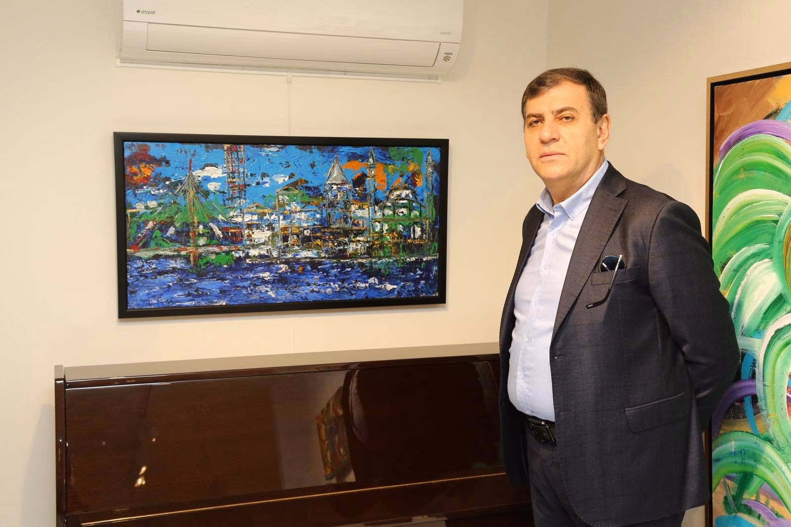 Mahmut Ceylan sergilerinden bir kare.